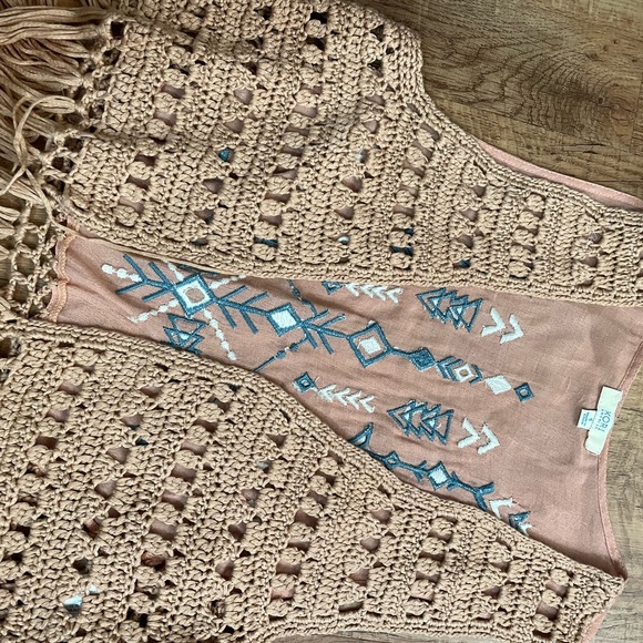 Kori light pink and blue Aztec inspired fringe vest - Picture 8 of 12